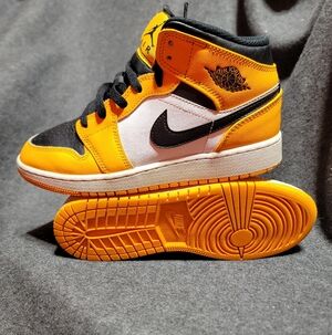 Nike Air Jordan 1 Mid "Taxi Size 5Y